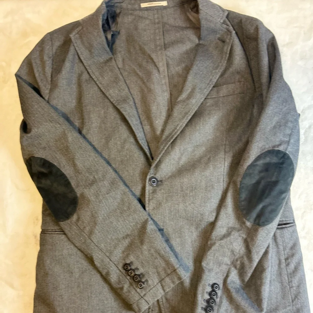 Armani Collezioni Men’s 44R Gray Herringbone Sport Coat Blazer Two Button Elbow